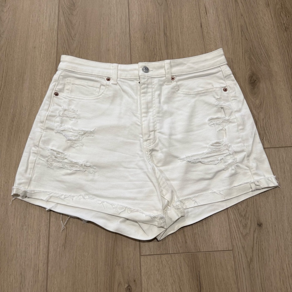 American Eagle White Distressed Women’s Mom Short Size 12